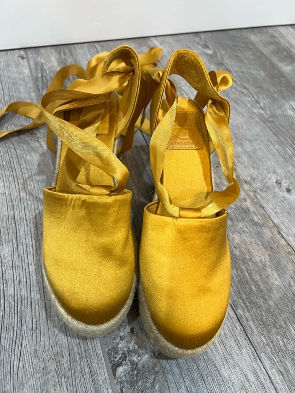 New Tory Burch Elisa Wedge Satin Espadrille Size 5 Golden Fry - Never Worn